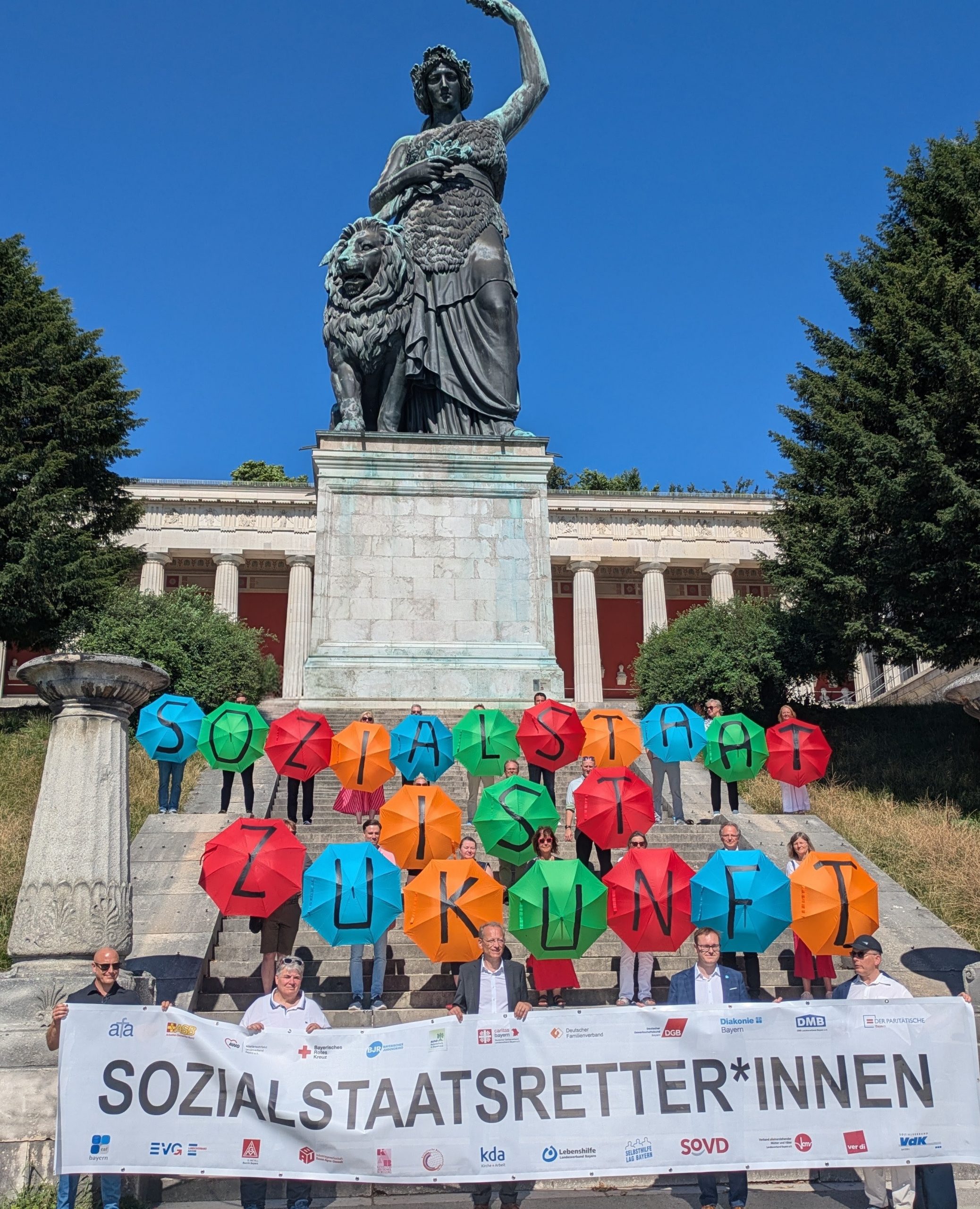 Sozialstaatsretterinnen Aktion vor der Bavaria